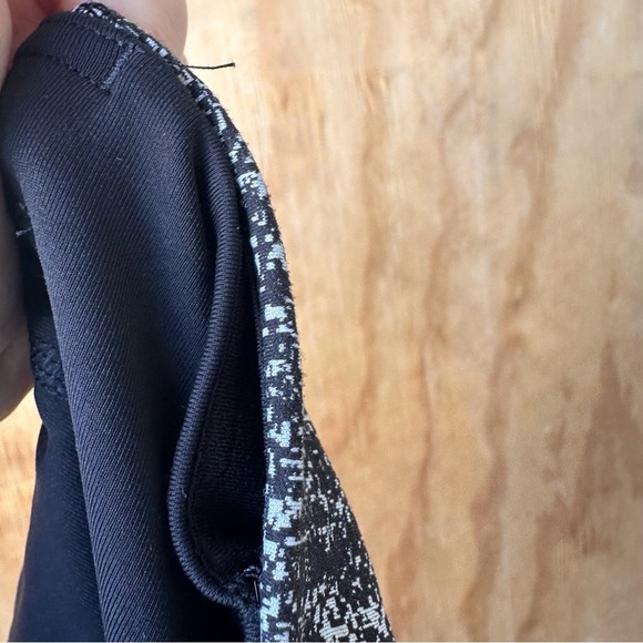 Lululemon Pace Rival Crop Power Luxtreme Spray Black and White Print Legging - Picture 7 of 13